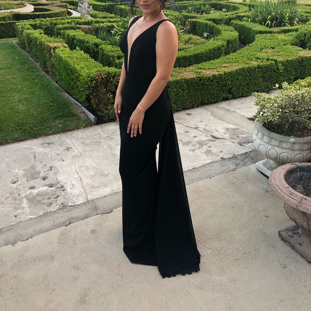 Stunning backless black long dress - Picture 2 of 7
